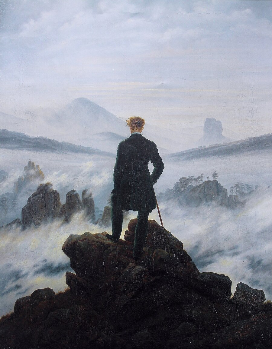 Pintura de una figura de pie sobre una roca, contemplando un mar de niebla y montañas.